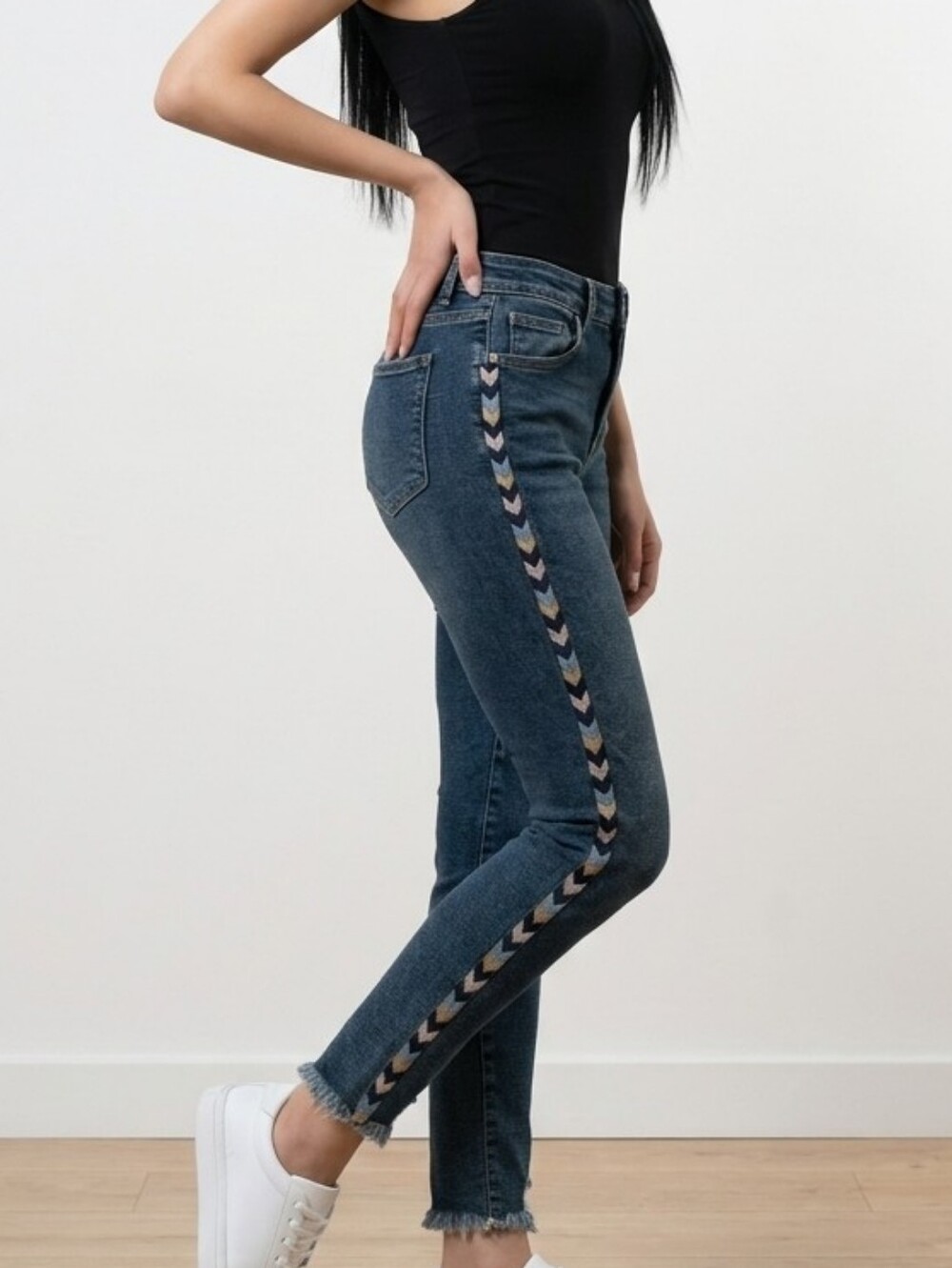 Driftwood Jackie Jeans SZ 27 Boho Side Embroidered Raw Hem Skinny NWOT Med Wash